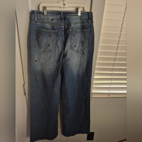 Fashion Nova Blue Wide Leg Jeans with Gold Accents - Picture 6 of 7